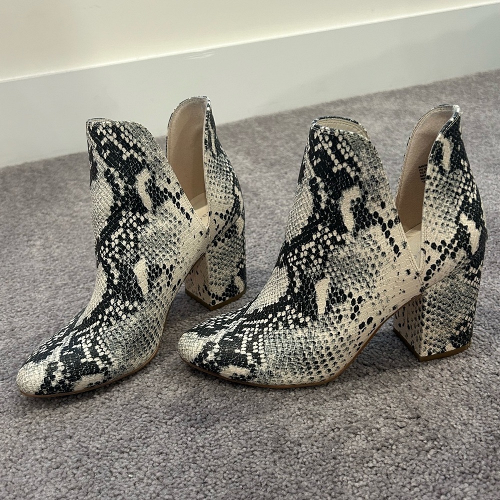 Snakeskin boots! Madden Girl size 8.